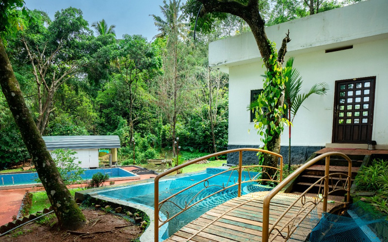 Aruvi Resorts Suite room